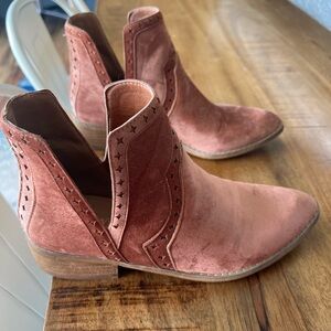 MiiM Auburn Booties size 6